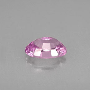 0.60カラットの天然ピンクサファイア（6×4.1 mm・オーバルカット）