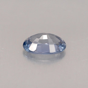 0.56カラットの天然ライトブルーサファイア（6.1×4.1 mm・オーバルカット）