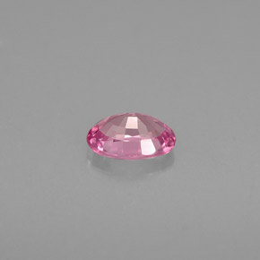 0.60カラットの天然ピンクサファイア（6×4.1 mm・オーバルカット）