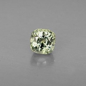 0.58カラットの天然グリーンサファイア（4.3×4.2 mm・クッションカット）