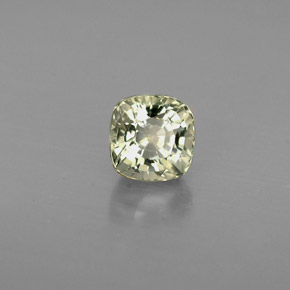 0.58カラットの天然グリーンサファイア（4.3×4.2 mm・クッションカット）