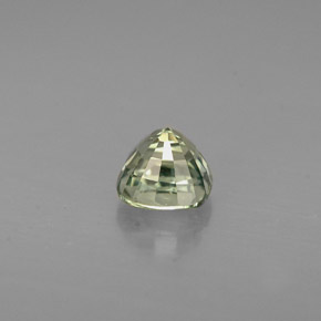 0.58カラットの天然グリーンサファイア（4.3×4.2 mm・クッションカット）