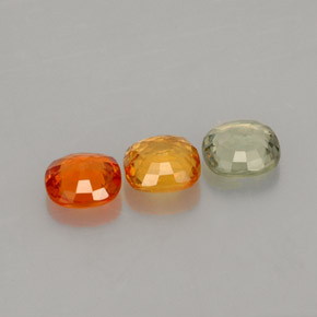 カラットの天然マルチカラーサファイア（4.2×4.1 mm・クッションカット）