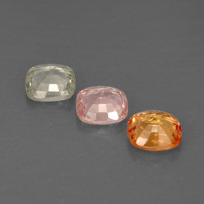 カラットの天然マルチカラーサファイア（4.2×4.1 mm・クッションカット）