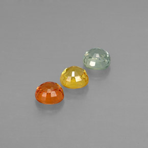 カラットの天然マルチカラーサファイア（4×4 mm・クッションカット）