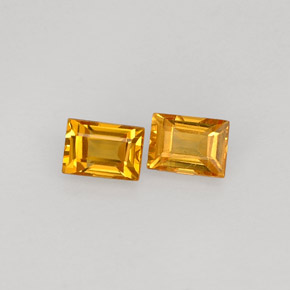 カラットの天然ゴールデンイエローサファイア（3.7×2.8 mm・バゲット）