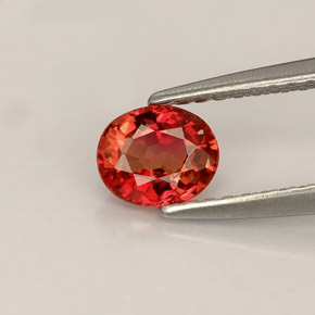 0.64カラットの天然レッドオレンジサファイア（5.6×4.7 mm・オーバルカット）