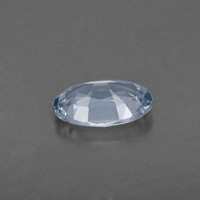 0.52カラットの天然ブルーグレーサファイア（6.1×4 mm・オーバルカット）