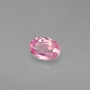 0.58カラットの天然ピンクサファイア（5.8×4.1 mm・オーバルカット）