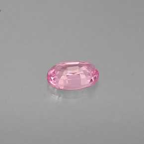 0.58カラットの天然ピンクサファイア（5.8×4.1 mm・オーバルカット）