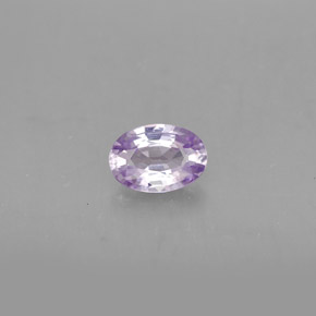 0.53カラットの天然バイオレットサファイア（5.9×4.1 mm・オーバルカット）