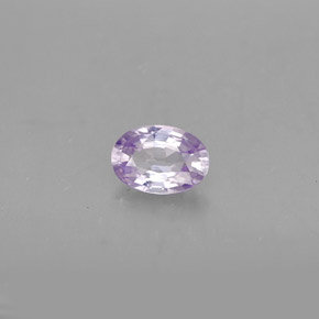 0.53カラットの天然バイオレットサファイア（5.9×4.1 mm・オーバルカット）
