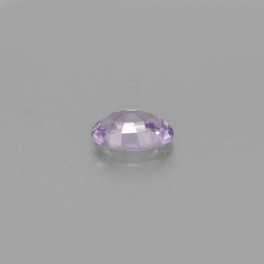0.53カラットの天然バイオレットサファイア（5.9×4.1 mm・オーバルカット）
