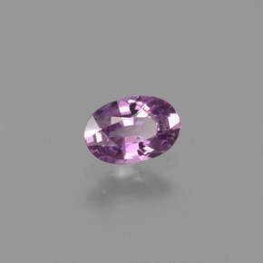 0.57カラットの天然バイオレットサファイア（6.1×4 mm・オーバルカット）