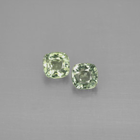 カラットの天然グリーンサファイア（4.3×4.2 mm・クッションカット）