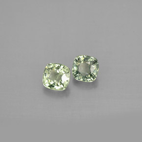 カラットの天然グリーンサファイア（4.3×4.2 mm・クッションカット）