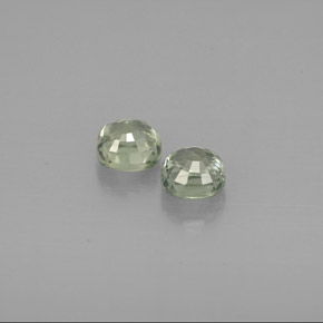 カラットの天然グリーンサファイア（4.3×4.2 mm・クッションカット）