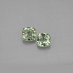 カラットの天然グリーンサファイア（4.3×4.3 mm・クッションカット）