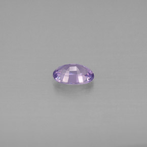 0.52カラットの天然バイオレットサファイア（5.8×4.1 mm・オーバルカット）