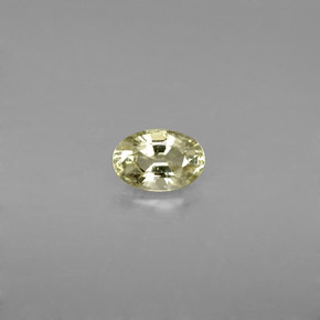 0.61カラットの天然ゴールデンサファイア（6×4.1 mm・オーバルカット）