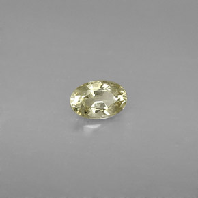 0.61カラットの天然ゴールデンサファイア（6×4.1 mm・オーバルカット）