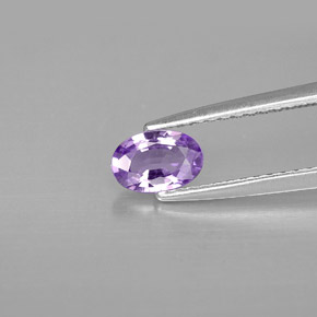 0.47カラットの天然バイオレットサファイア（6×4 mm・オーバルカット）