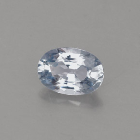 0.60カラットの天然ライトブルーサファイア（6.1×4.2 mm・オーバルカット）