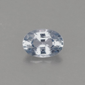 0.60カラットの天然ライトブルーサファイア（6.1×4.2 mm・オーバルカット）