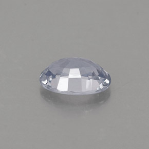 0.60カラットの天然ライトブルーサファイア（6.1×4.2 mm・オーバルカット）