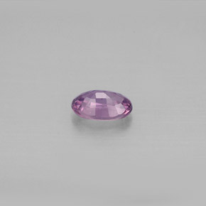 0.59カラットの天然パープルサファイア（6.1×4.1 mm・オーバルカット）