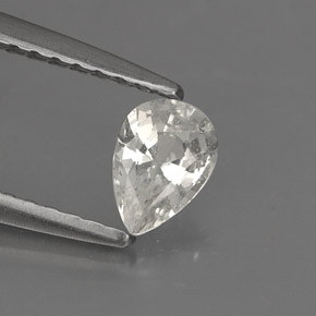 0.39カラットの天然ホワイトサファイア（5.4×3.8 mm・洋梨の形）