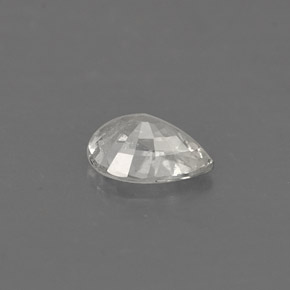0.39カラットの天然ホワイトサファイア（5.4×3.8 mm・洋梨の形）