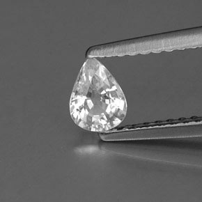 0.40カラットの天然ホワイトサファイア（5.4×4 mm・洋梨の形）