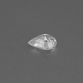 0.40カラットの天然ホワイトサファイア（5.4×4 mm・洋梨の形）