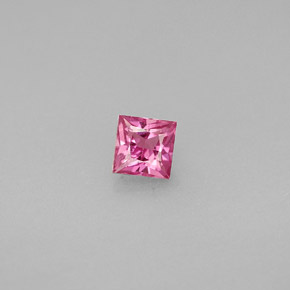 0.46カラットの天然ピンクサファイア（3.9×3.9 mm・四角）