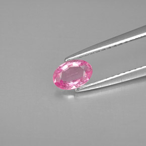 0.44カラットの天然パープルピンクサファイア（5.8×4 mm・オーバルカット）