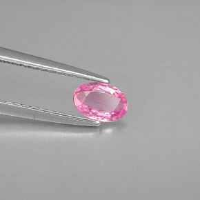 0.44カラットの天然パープルピンクサファイア（5.8×4 mm・オーバルカット）