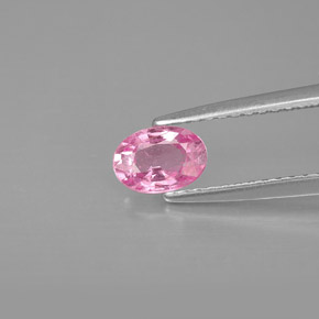 0.61カラットの天然パープルピンクサファイア（6×4.1 mm・オーバルカット）