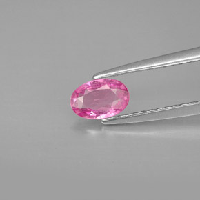 0.51カラットの天然パープルピンクサファイア（6.2×4.2 mm・オーバルカット）