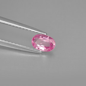 0.47カラットの天然パープルピンクサファイア（5.9×4 mm・オーバルカット）