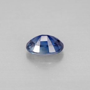 1.21カラットの天然ディープブルーサファイア（7.3×5.3 mm・オーバルカット）