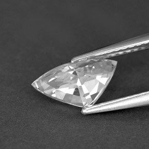 1.62カラットの天然ホワイトサファイア（10×5.7 mm・トリリアント）