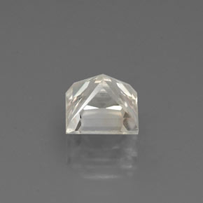1.49カラットの天然黄色がかった白サファイア（5.9×5.8 mm・四角）