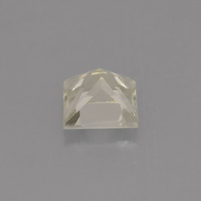 0.96カラットの天然ライトイエローサファイア（5.2×5.1 mm・四角）