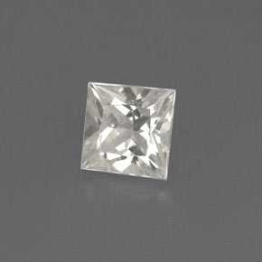 0.75カラットの天然ライトイエローサファイア（4.8×4.7 mm・四角）