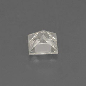 0.75カラットの天然ライトイエローサファイア（4.8×4.7 mm・四角）