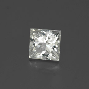 1.36カラットの天然ホワイトサファイア（5.4×5.4 mm・四角）