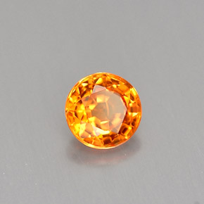 0.54カラットの天然マンダリンオレンジサファイア（4.71 mm・ラウンドカット）