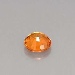 0.54カラットの天然マンダリンオレンジサファイア（4.71 mm・ラウンドカット）