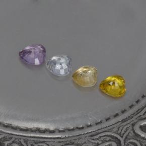 カラットの天然マルチカラーサファイア（4×3.9 mm・ハート型）